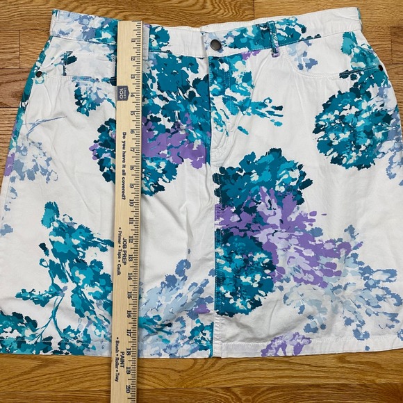 Croft & Barrow Floral Skort Women 14 White Blue Watercolor Coastal Summer Preppy - Picture 2 of 6
